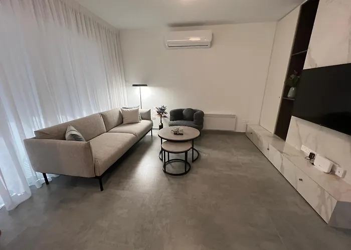 Johnny's Luxury Getaway * Strovolos